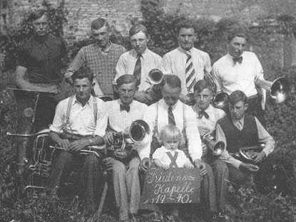 Hintere Reihe v. l. : Wendelin Haaf, Ludwig Hermann, 
	Oskar Engert, ??, ? Engert,: Vordere Reihe v. l. :??, Lesch, Johorn Zorn,??, Martin Engert 